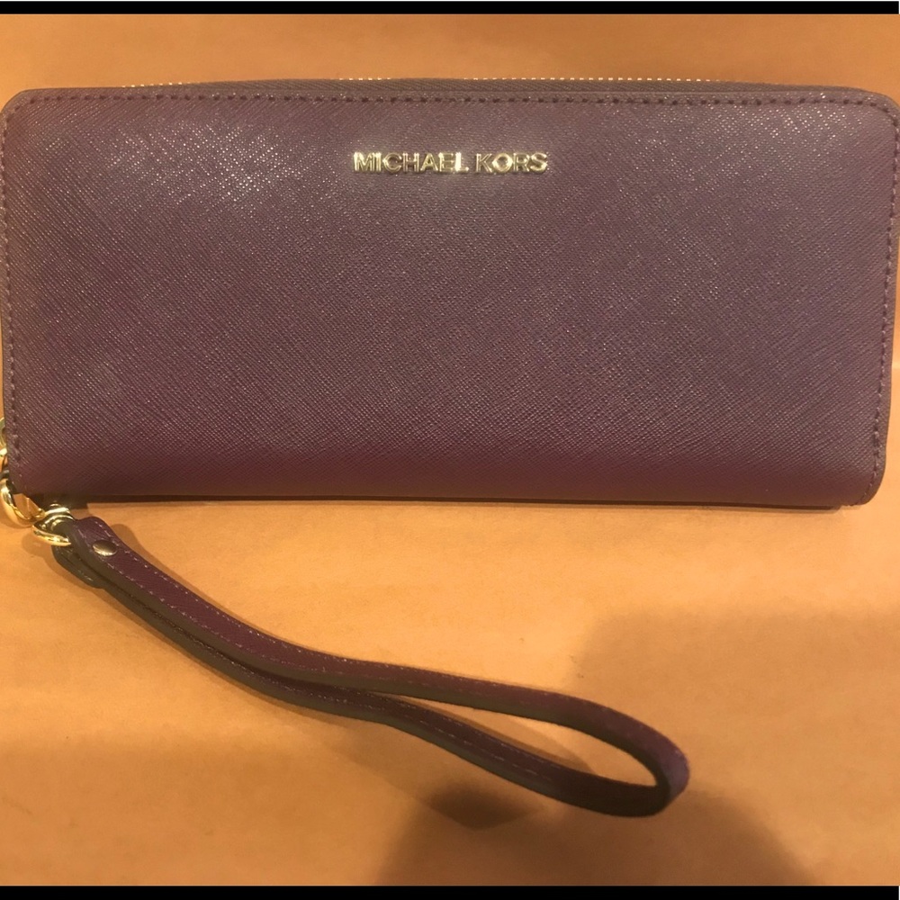 Michael Kors Travel Continental Wallet